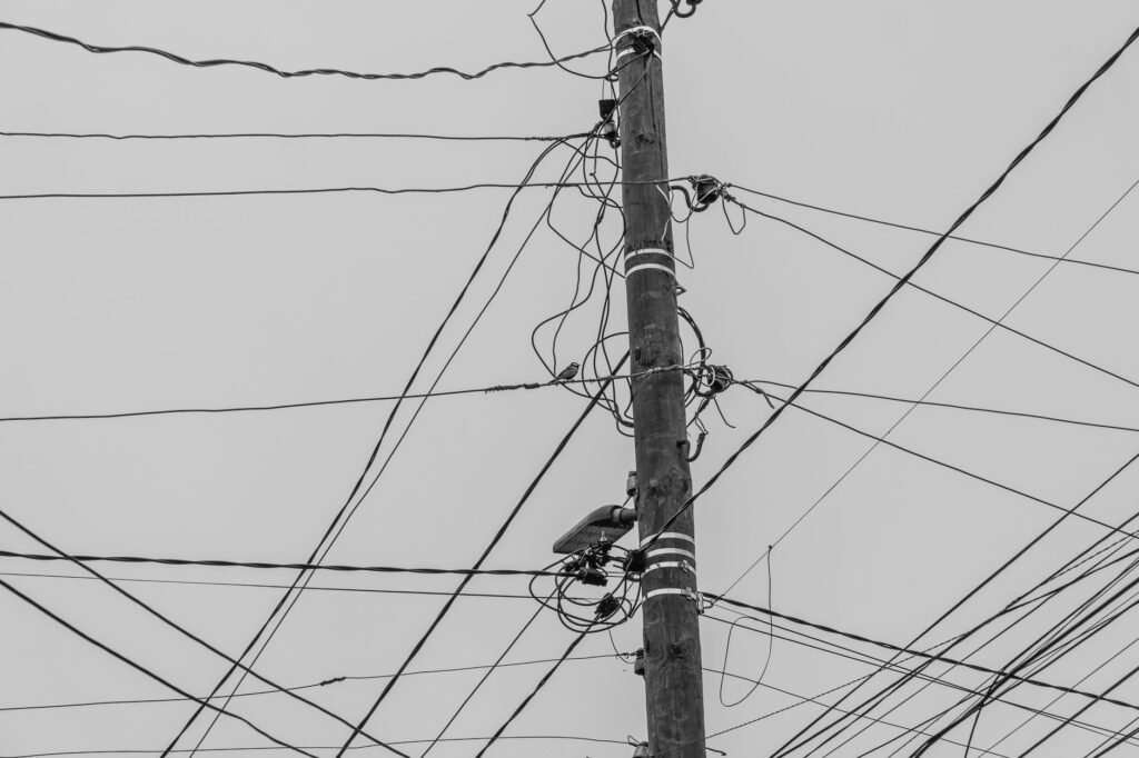 Elektryczne prysznice w Ameryce Południowej – dlaczego kable są na wierzchu i czy to bezpieczne?